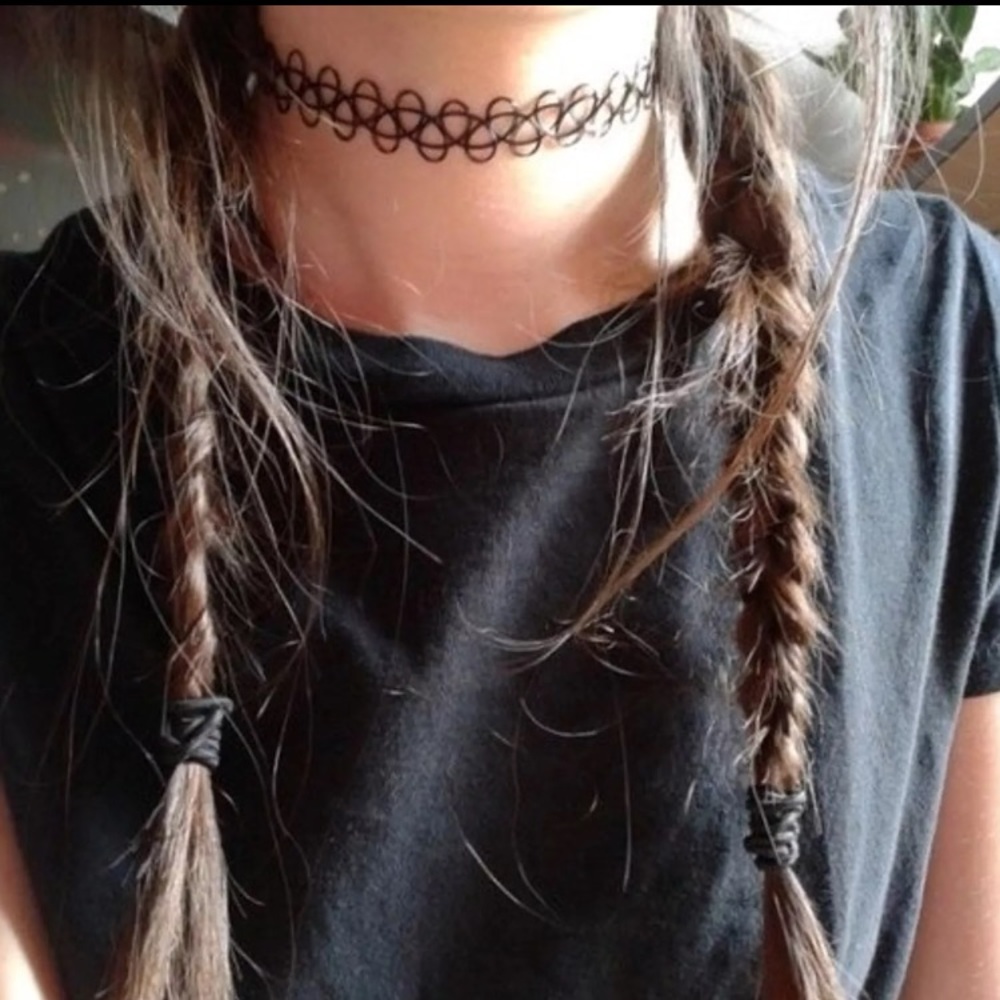 Black choker